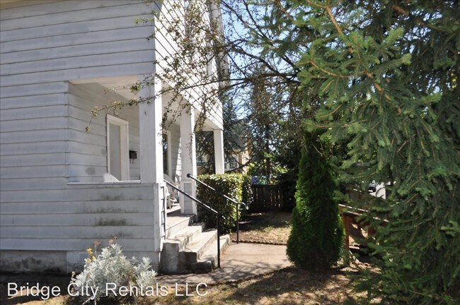 Building Photo - 4924 NE Rodney Ave