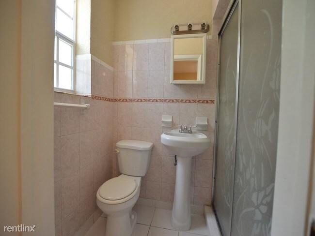 Foto del edificio - 430 NE 164th St
