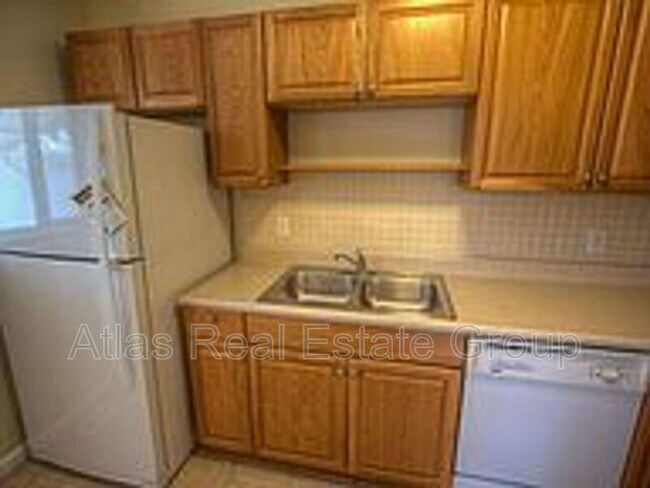 Building Photo - 2437 S Corona St