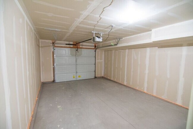 Foto del edificio - 642 N 130 E