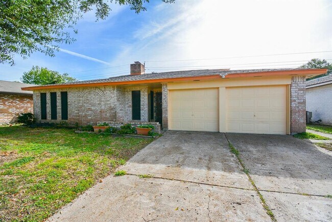 Foto del edificio - 9334 Golden Wood Ln