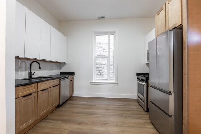 Building Photo - 3211 W Le Moyne St