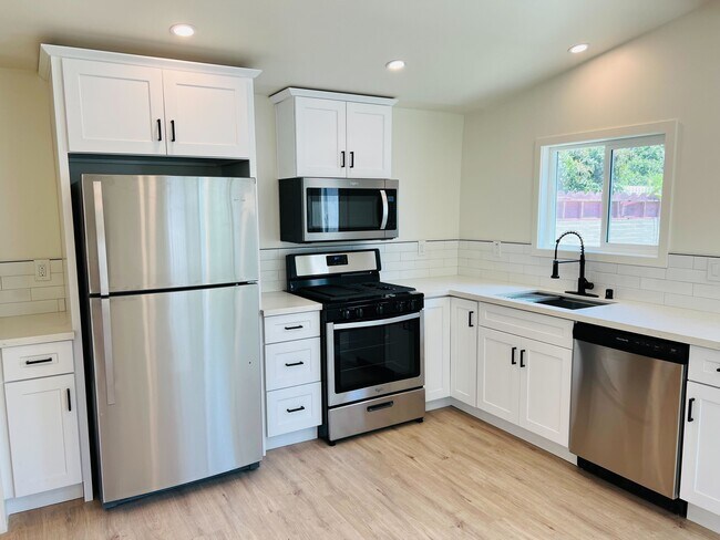 Foto del edificio - 1733 W 29th St