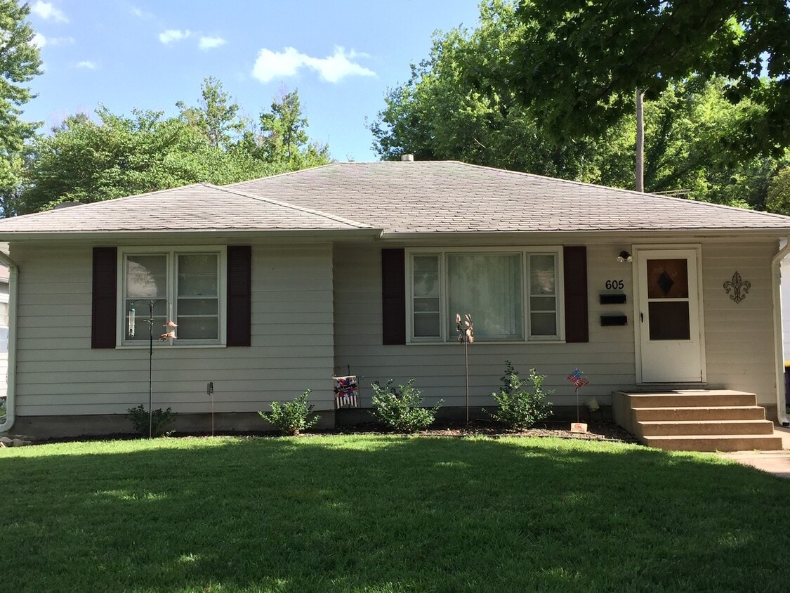 605 Bertrand St Unit B, Manhattan, KS 66502 Condo for Rent in