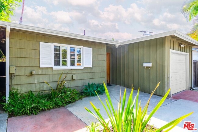 Building Photo - 10748 Westminster Ave