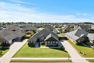 Building Photo - 27998 Cross Gate Dr