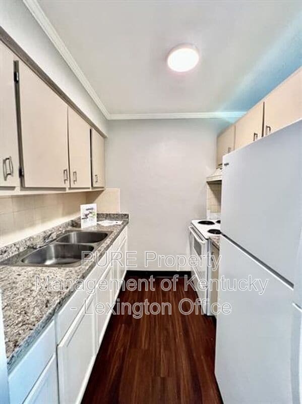 Building Photo - 1685 Alexandria Dr
