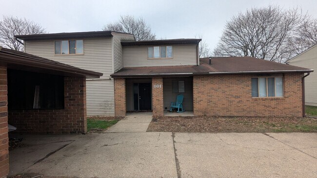 Foto del edificio - MN Cedar Village (801)