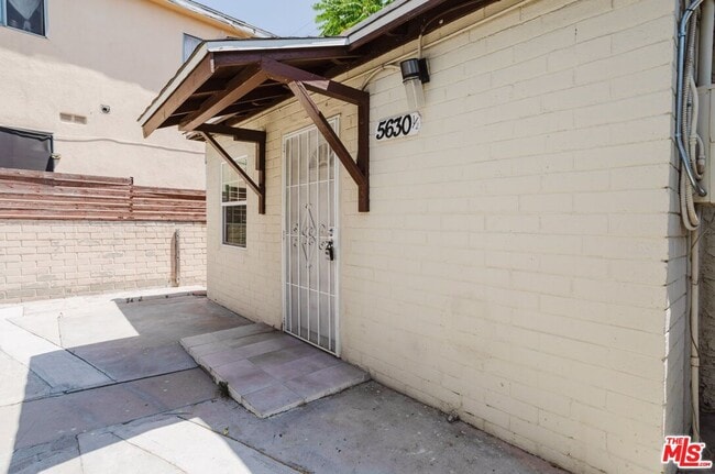 Building Photo - 5630 1/2 Craner Ave