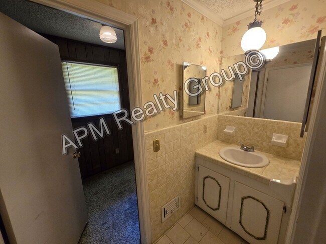 Foto del edificio - Spacious two bedroom house off Two Notch
