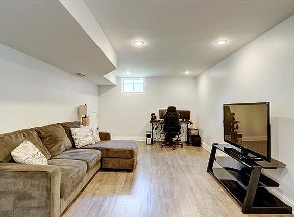 Building Photo - 2325 NE Bridgeport Dr