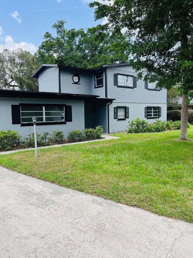Building Photo - 4054 Greenwood Dr