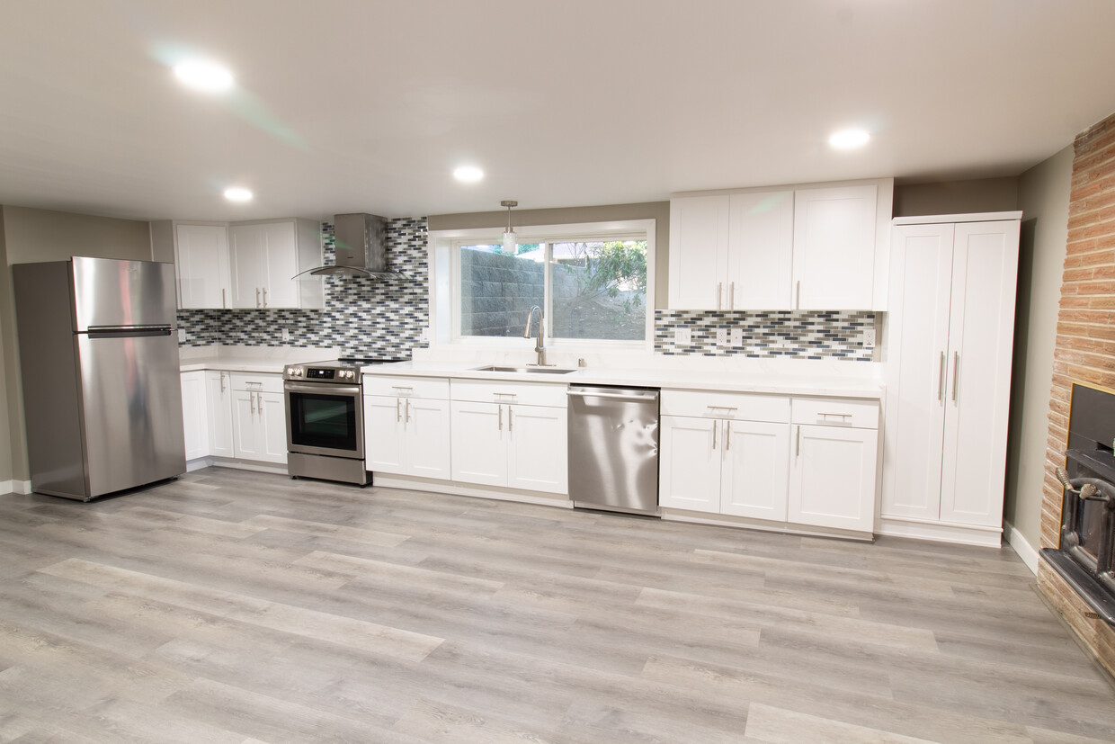 Foto principal - 831 NE 128th St
