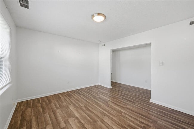 Building Photo - 3027 Alice Ave