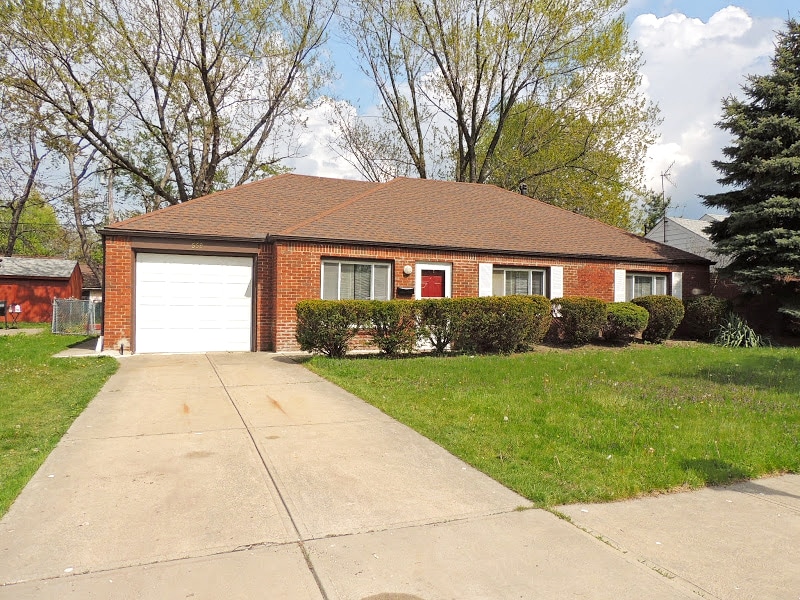 Primary Photo - Magnificently Renovated 3 Bed - 2 Bath Euc...