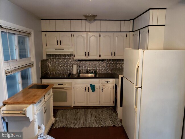 Building Photo - 35 Viking Ln