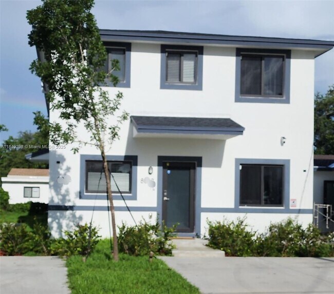 Foto del edificio - 8012 NW 14th Pl