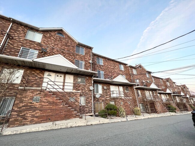 Building Photo - 93D Narrows Rd N