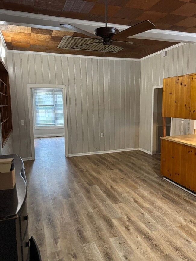 Building Photo - 303 Sawyer St