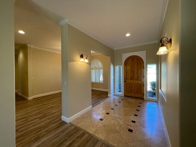 Building Photo - Paver Stone Patio & Your Own Private Putti...