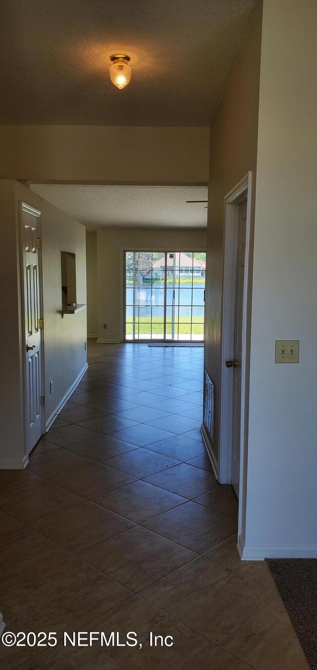 Building Photo - 2428 Cedar Trace Dr E