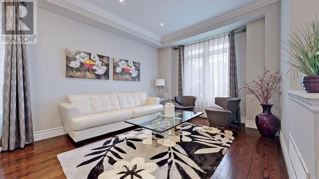 Building Photo - 18 Shiner Dr