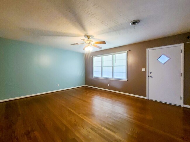 Building Photo - Rent Ready! National Hills Ranch Move in R...