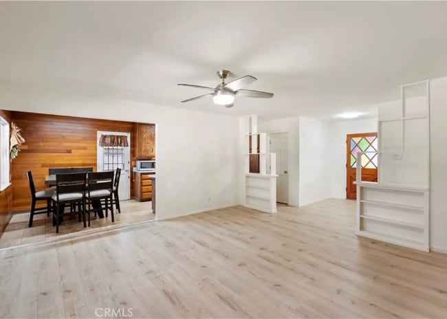 Building Photo - 104 W Bluebell Ave