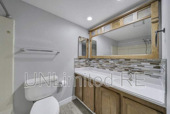 Building Photo - 2650 Valley View Dr