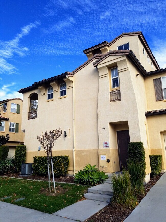 Building Photo - 1350 sqft 2 Bed plus Den, 2 Bath Chula Vista 2Car Garage, Gated community