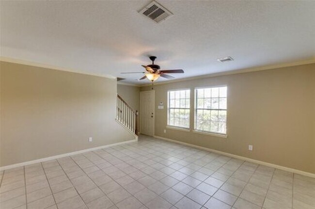 Describir - 521 E House St