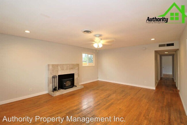 Foto del edificio - 3 br, 2 bath House - 2810 Robert Court