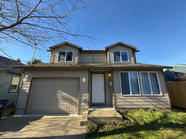Building Photo - 3-Bed, 2.5-Bath Pet-Friendly Home with Lar...