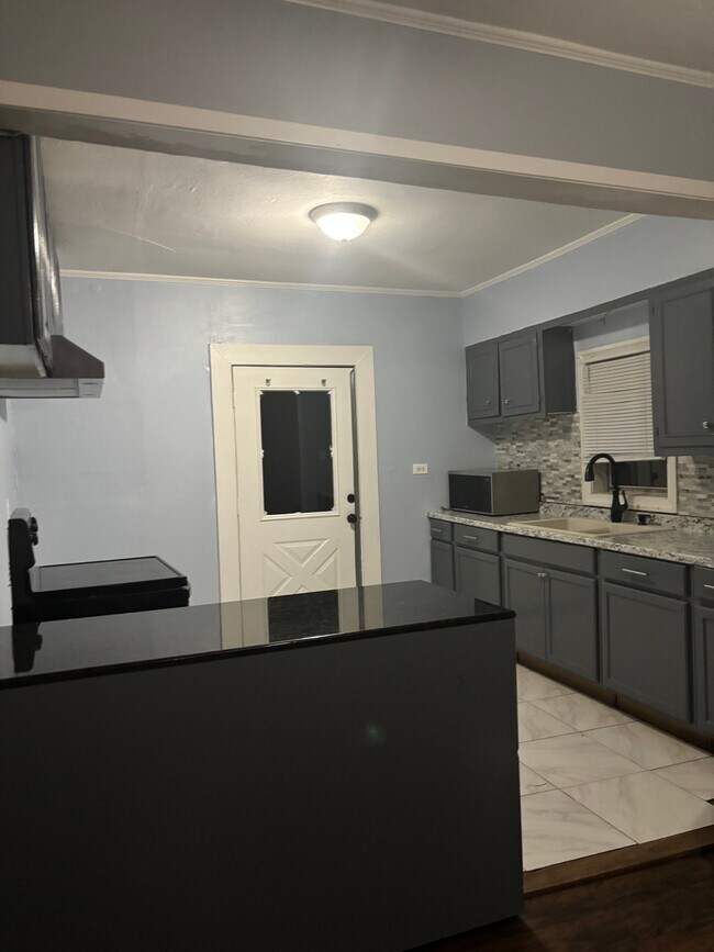 Foto del edificio - 210 W Heron St