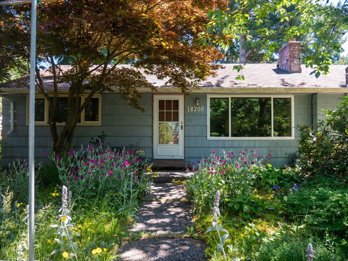Foto principal - 18200 11th Ave NE