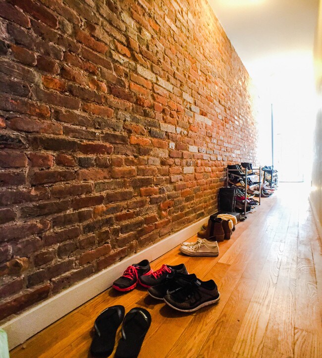 Building Photo - 10 Montgomery St