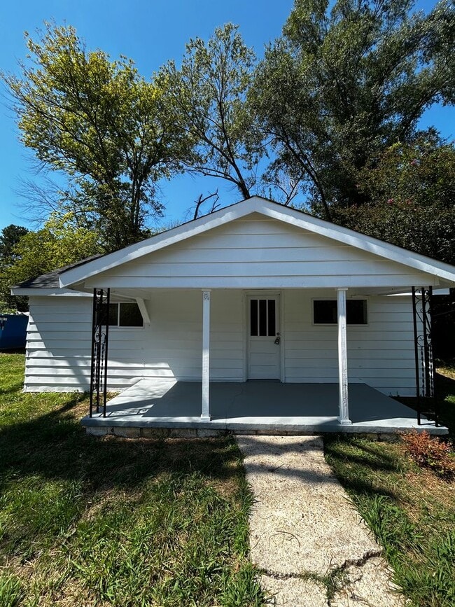 Recently Renovated 2 Bed, 1 Bath Home! - Recently Renovated 2 Bed, 1 Bath Home!