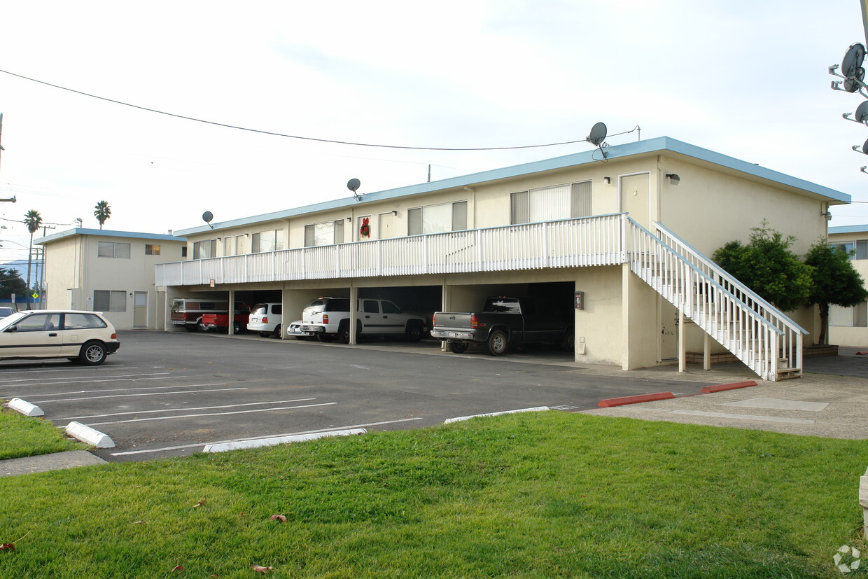Primary Photo - Fairway Apartments