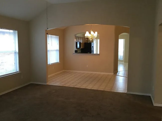 Building Photo - 327 Leisure Ln
