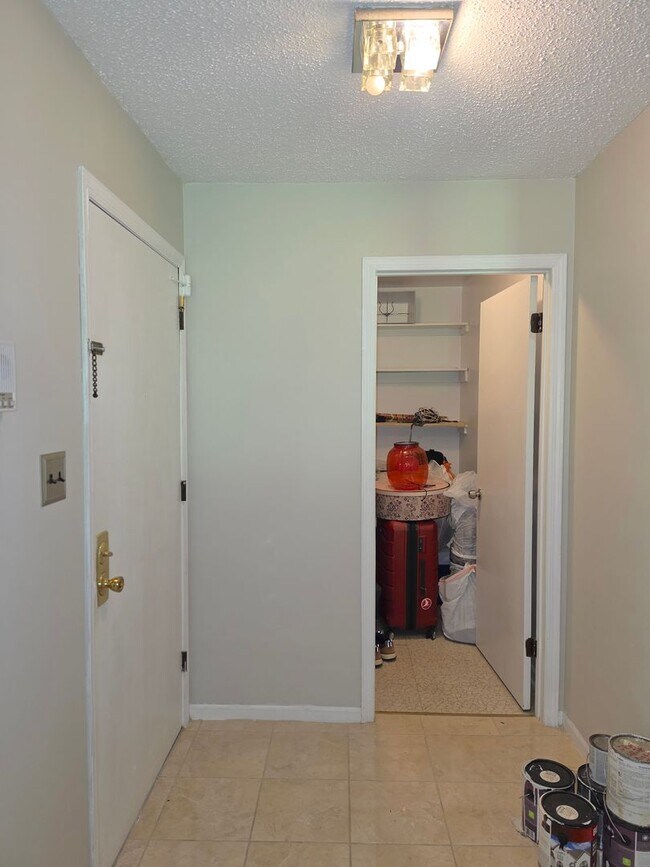 Foto del edificio - 384 Willowbrook Dr