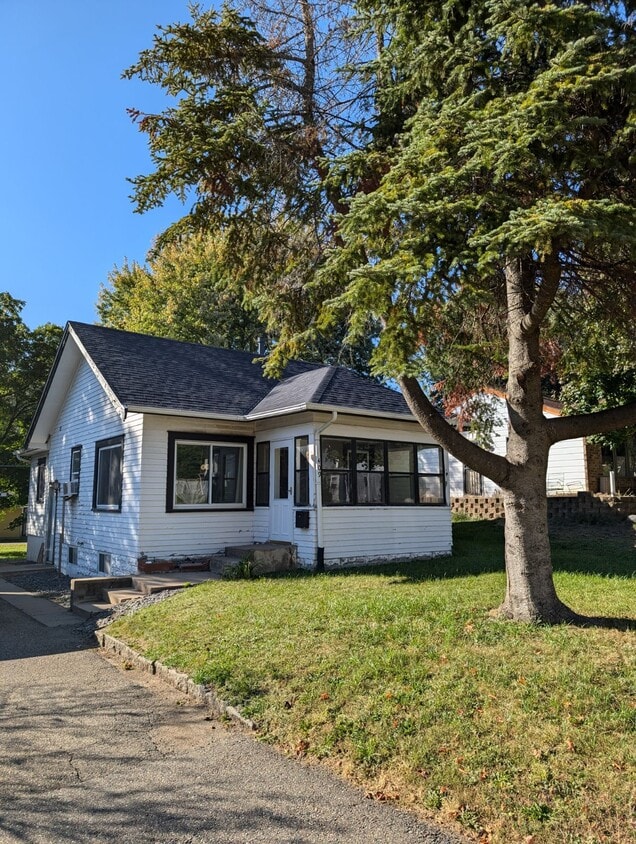 Foto principal - 409 2nd Ave NW