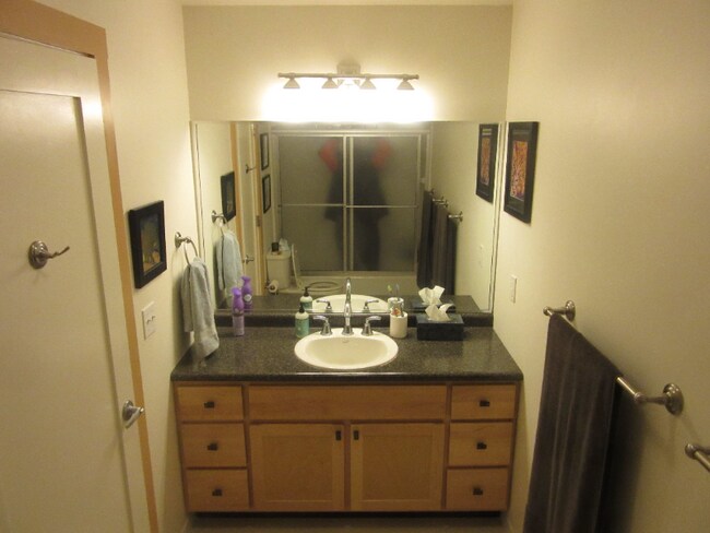 Foto del edificio - 513 N Hickory St