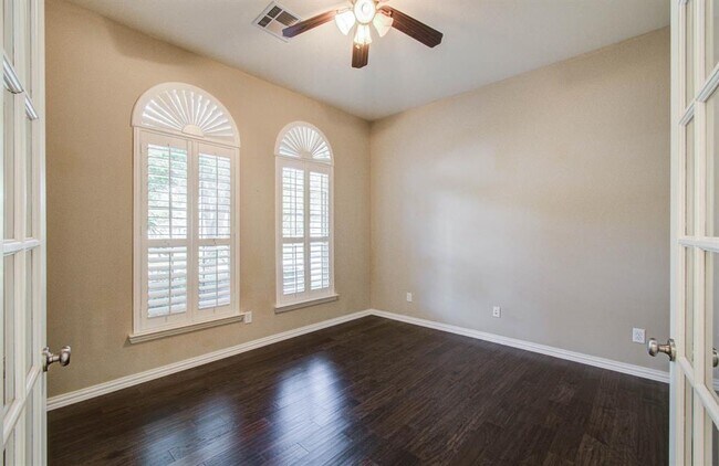 Foto del edificio - 5015 Crystal Wind Ln