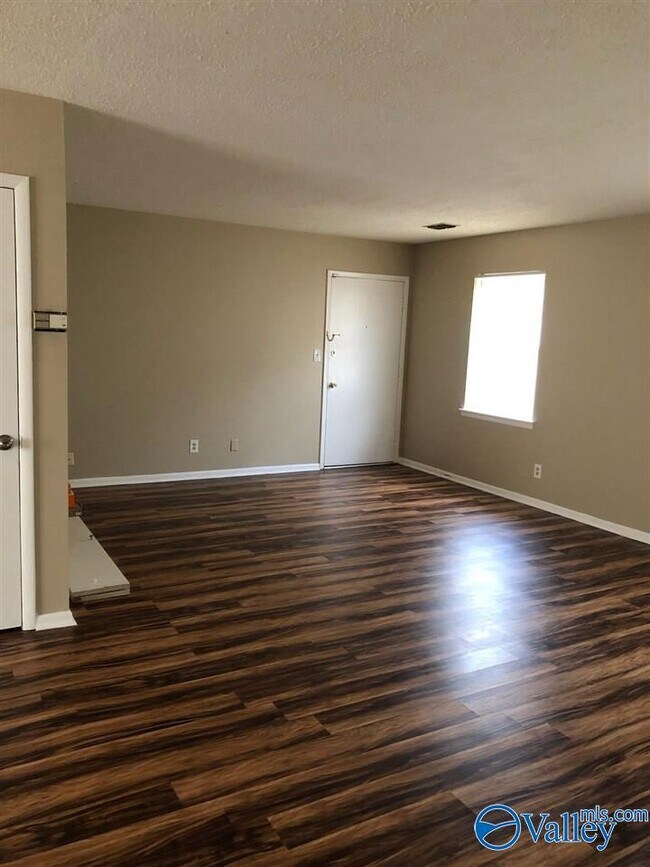 Foto del edificio - 8204 Willowbrook Cir SE