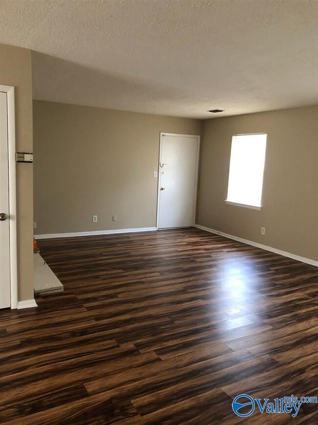 Building Photo - 8204 Willowbrook Cir SE
