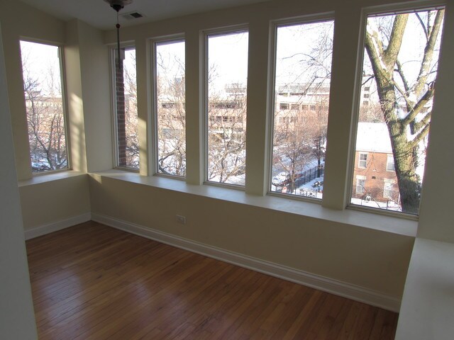 Building Photo - 4434 N Racine Ave