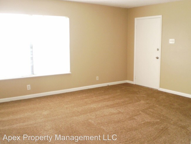 Building Photo - 208 S David Ln