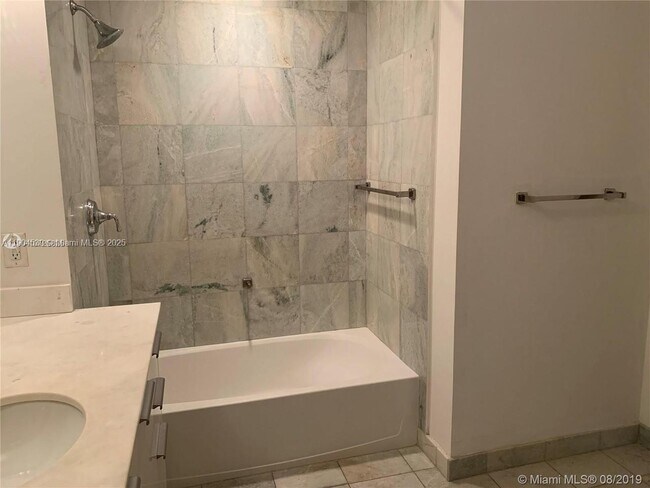 Foto del edificio - 1050 Brickell Ave