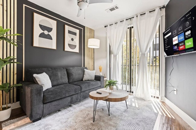 Foto del edificio - 5445 Town and Country Blvd