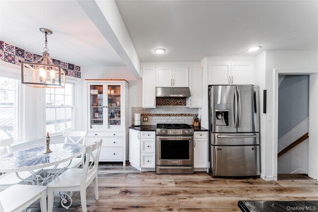 Building Photo - 575 Cornwell Ave